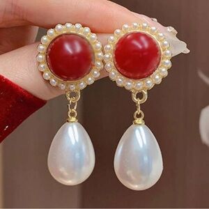 Anthropology vintage Red and Pearl Drop Earrings
Zircon alloy